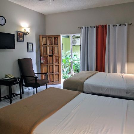 Christar Villas Hotel Kingston Eksteriør bilde
