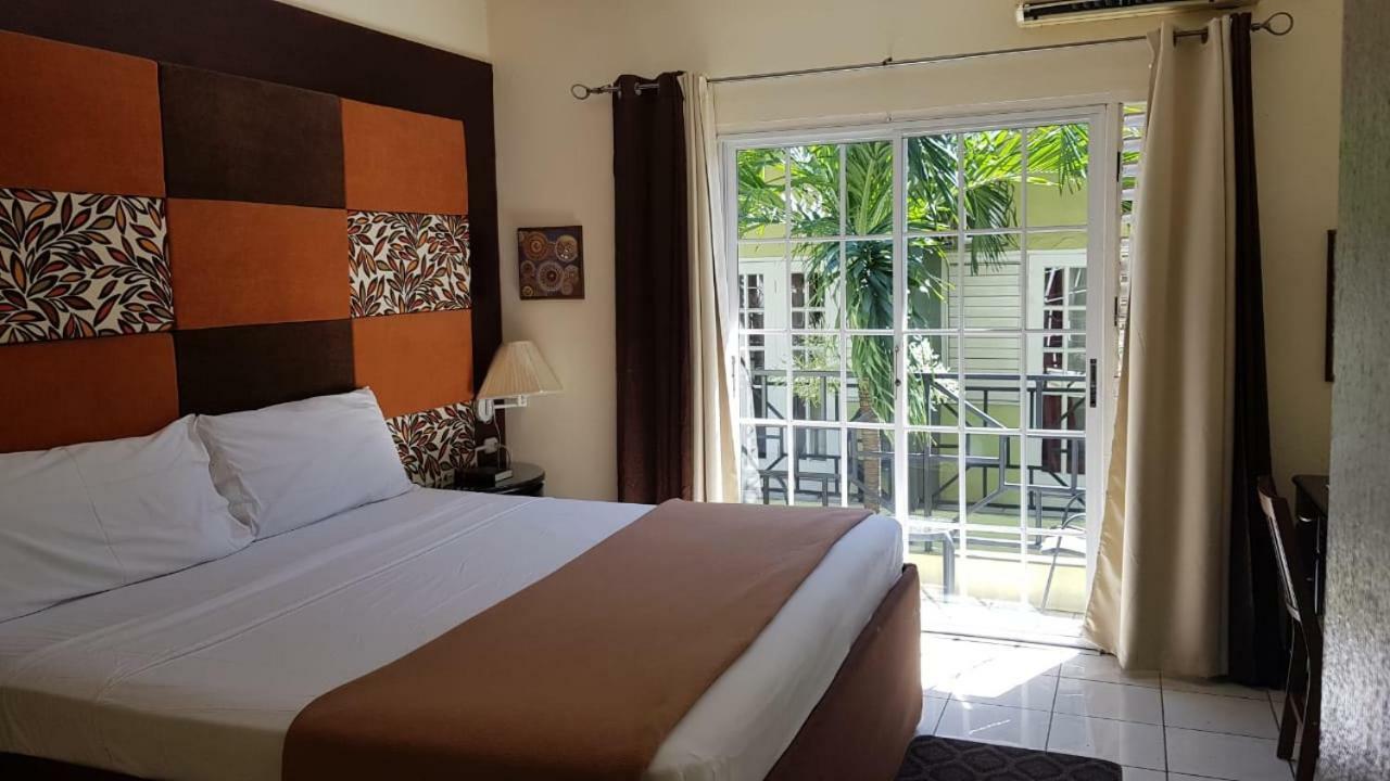 Christar Villas Hotel Kingston Eksteriør bilde