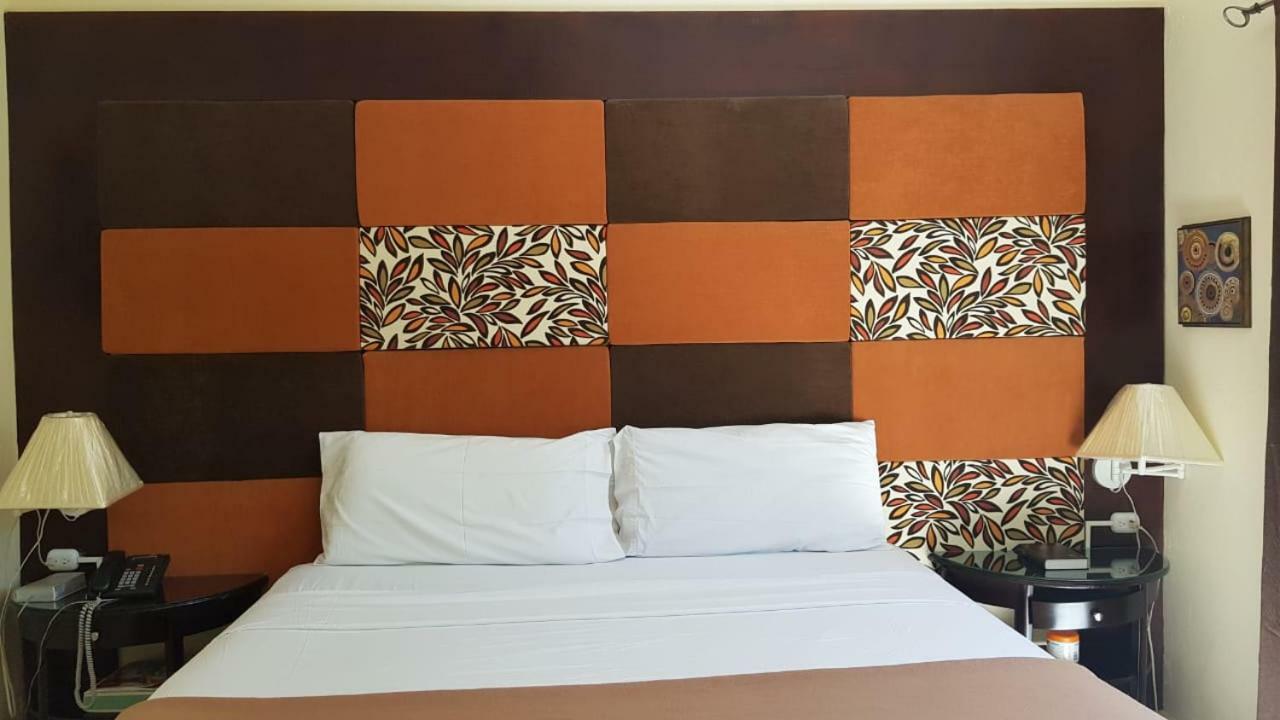 Christar Villas Hotel Kingston Eksteriør bilde