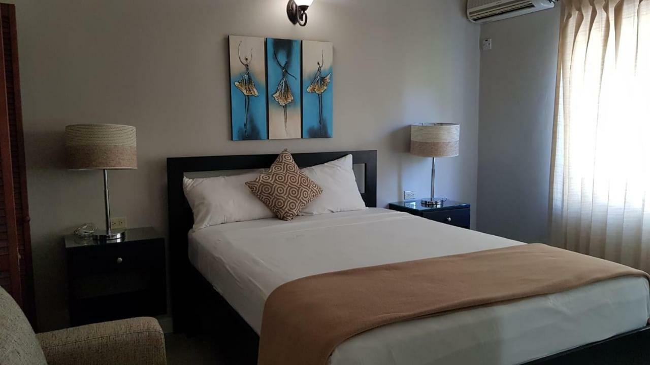 Christar Villas Hotel Kingston Eksteriør bilde