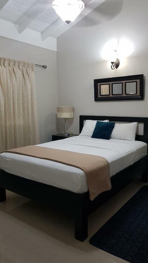 Christar Villas Hotel Kingston Eksteriør bilde